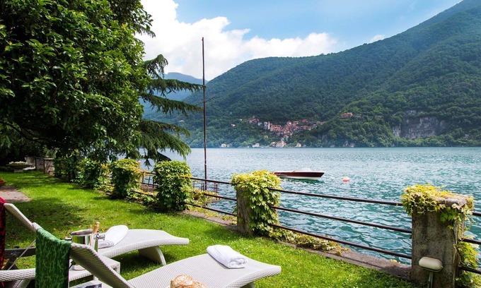 Laglio Villa | Villa Traversi es una villa histórica en el lago de Como, con una piscina privada y jacuzzi con 4 dormitorios