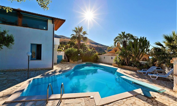 Valderice Villa | Villa en Valderice con 6 habitaciones, capacidad 12
