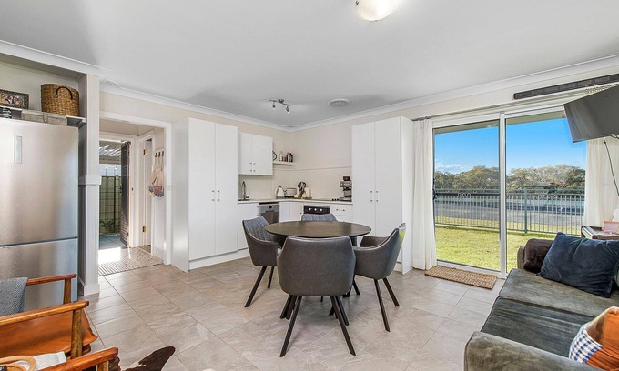 Dunbogan Apartamento | Myers Inlet - 2 bedroom unit across from Googleys Lagoon