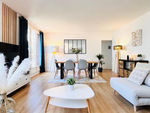 Quartier de Javel Apartamento | MyJolieParisHome - King size bed, Balcony, Parking