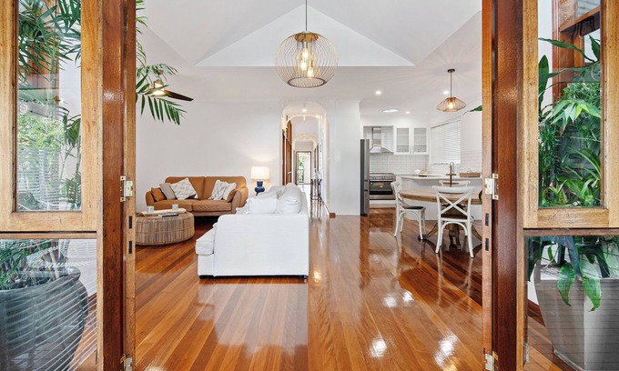 Bardon Casa | Myriams Cottage Pool house in Bardon executive private gorgeous bathroom