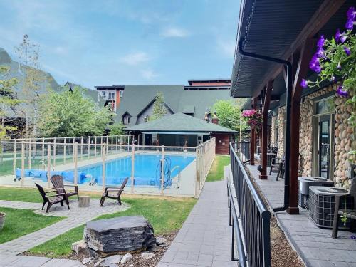 Canmore Casa | Mystic Chalet managed by Little Sister Getaways