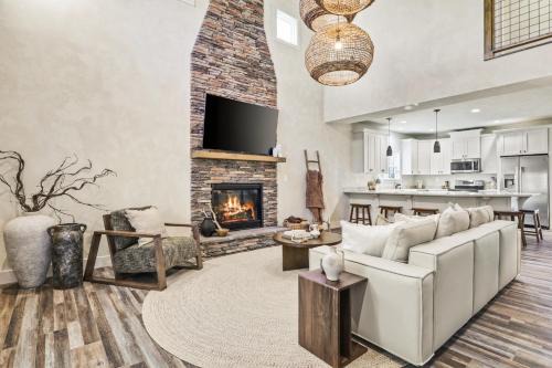 Ellijay Casa | Mystic Grove Luxury Mountain Hideaway