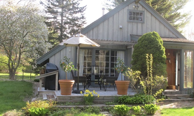 Mystic - New London Cabaña | Mystic & Historic Stonington, Chic Guest Cottage Great location, quiet & private