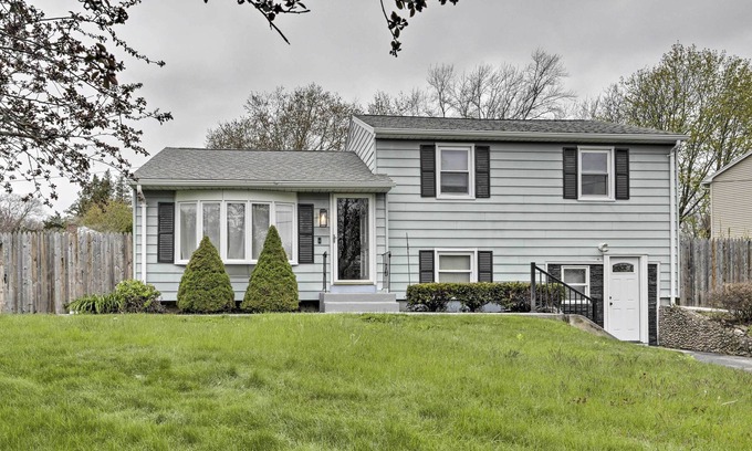 West Mystic Casa | Mystic House w/ Fenced Yard < 2 Mi to Dtwn!