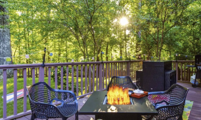 Johns Creek Casa | N Atlanta Home - Game Room, Firepit, BBQ, Sleeps 9