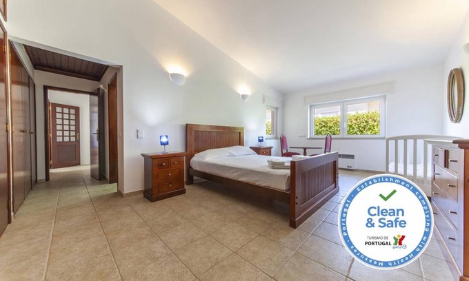 Ameijeira Apartamento | N - Bedroom 4 in the Astonishing Bayview Guesthouse