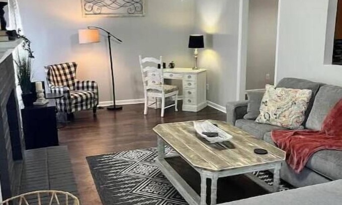 Powell Casa | N. Knoxville Long Term Quiet Corp Rental
