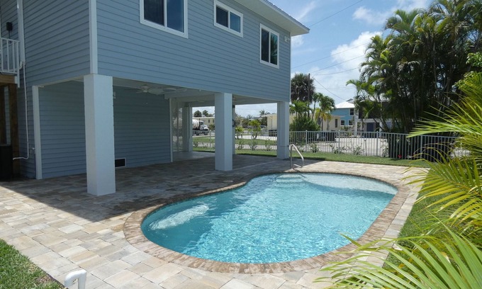 Mid Island Casa | Nuevo paraíso de playa decorado profesionalmente con piscina, 2 min. caminar a la playa