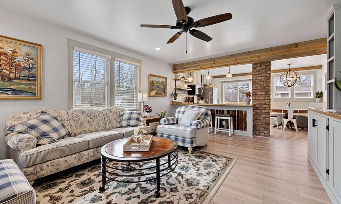Benton Harbor Casa | N Shore Bungalow-Close to St Joe, beaches, golf, wineries, 45 min to Notre Dame