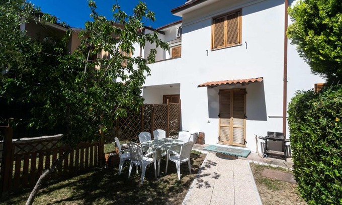 Numana Apartamento | N039 - Numana, villa con giardino a due passi dal mare
