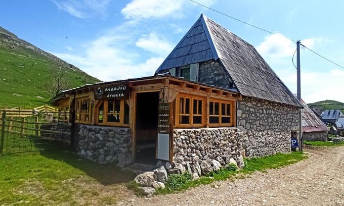 Konjic Casa | Na krovu svijeta