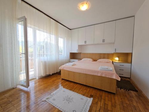 Perucac Apartamento | na obali drine