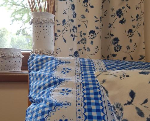 Msecke Zehrovice Casa | Na samotě u lesa -Rasovna