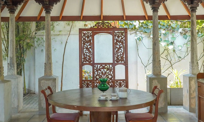 Kollupitiya Villa | A unique 3-bedroom private retreat nestled in the heart of Colombo!