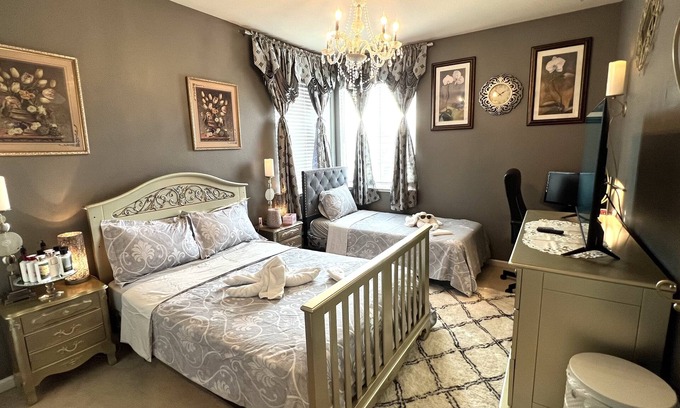 Tracy Casa | Nabor(8) lovely comfy suite with 2 beds quite safe with private bathroom