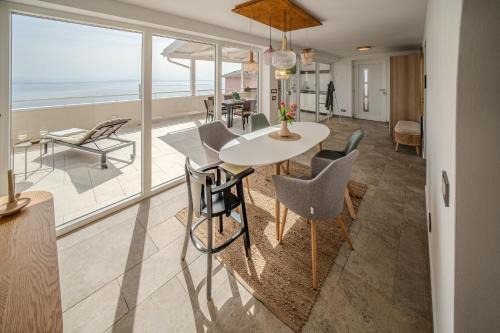 Bregi Apartamento | Nachhaltige Wellnessauszeit mit Traumblick, Pool, Sauna, Whirl-Wanne