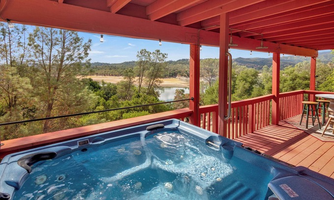 Oak Shores Casa | Naci Lakeview Retreat - Spa and Game Room!