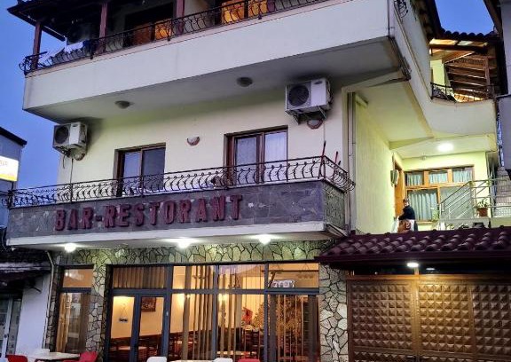 Permet Casa | Nako Guest House bar&restaurants