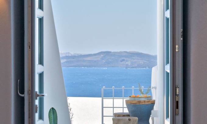Oia Villa | Namaste Suites by Oias Local Cavehouses