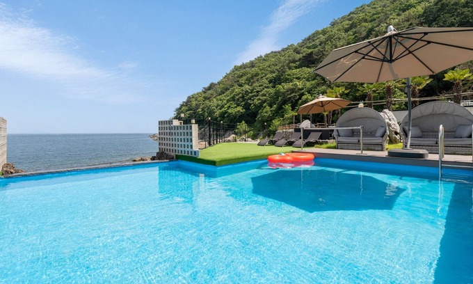 Namhae Casa | Namhae Orosy Bada Pool Villa & Pension