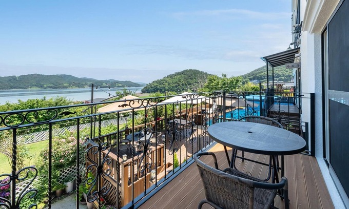 Tanghang-ri Casa | Namhae Ryu&lee Pet Pension