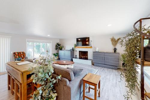 Eugene Casa | Nancy's Retreat
