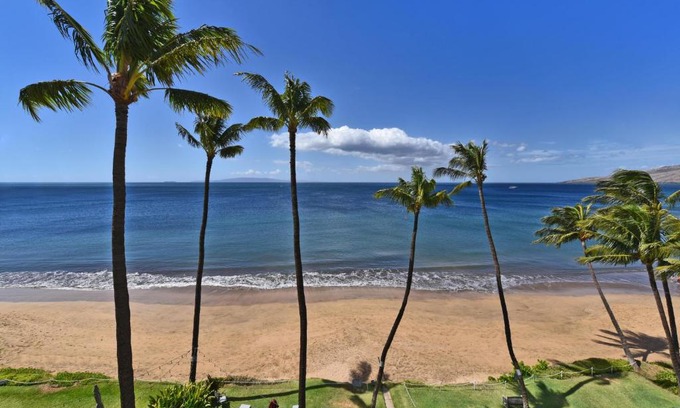 Kihei Casa | Nani Kai Hale 605 · NKH 605 Remodeled BeachFront w Pool AC Sandy