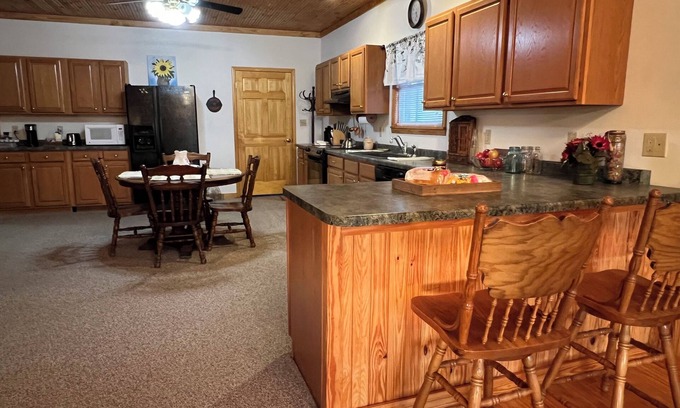 Jonesboro Cama Y Desayuno | Nanny's Place -In Heart of Wine Trail/Hiking. Winter Special Rate Dec 1 -Feb 27