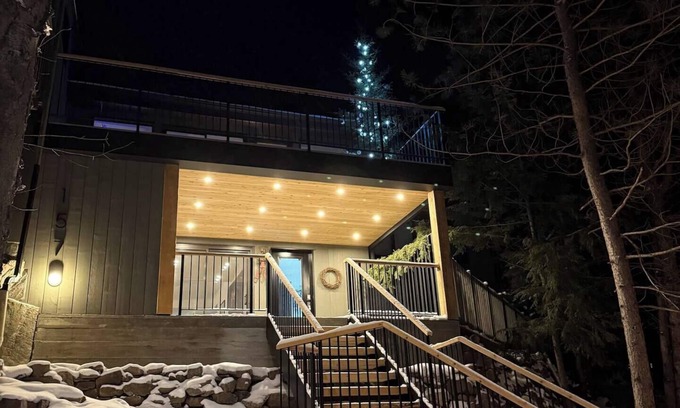 Mont-Tremblant Pedestrian Village Cabaña | -Nansenhus -Ski In/Out -4 bedrooms -EV Charger -Fire place