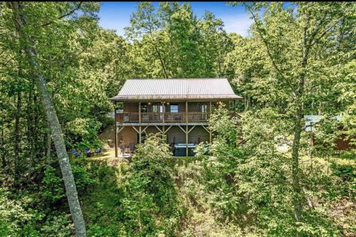 Almond Casa | Nantahala Nook, cabin w/hot tub,game room, & wifi