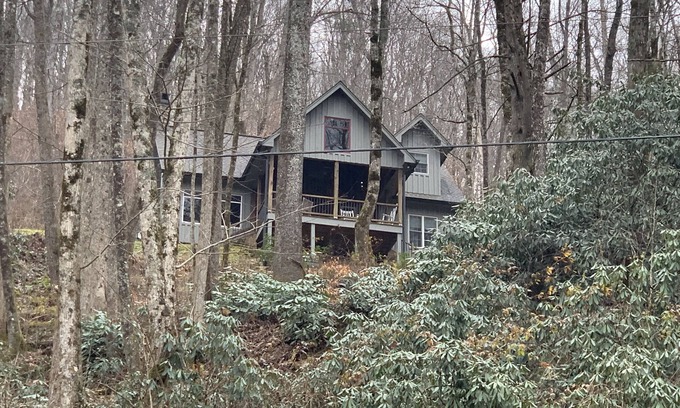 Hayesville Casa | Nantahala River front cabin adjoining National Forest
