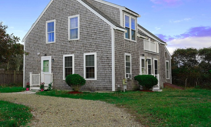 Tom Nevers Casa | Nantucket Salty Nest- 3 bedroom 2.5 bathrooms in Tom Nevers. Sleep 7