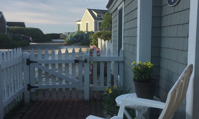 Mashpee Cabaña | Impresionante estilo nantucket Diseñador Seaside Cottage- Pasos a la playa privada