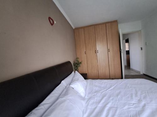 Germiston Apartamento | Naomi's Place at Stone Arch