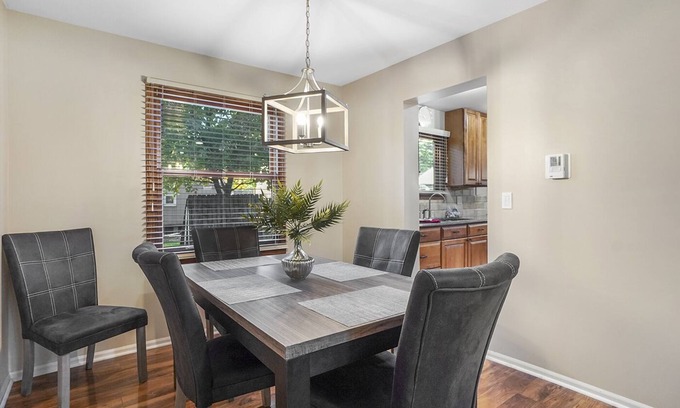 Fox Valley Casa | Naperville FHS Rental - Woodview Lane