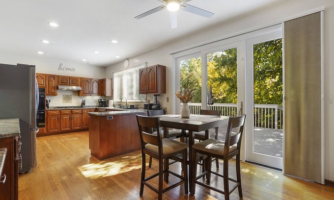 Naperville Casa | Naperville Rental - Harmony Ct