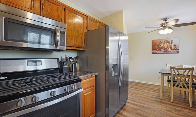 Fox Valley Casa | Naperville -Woodview Ct