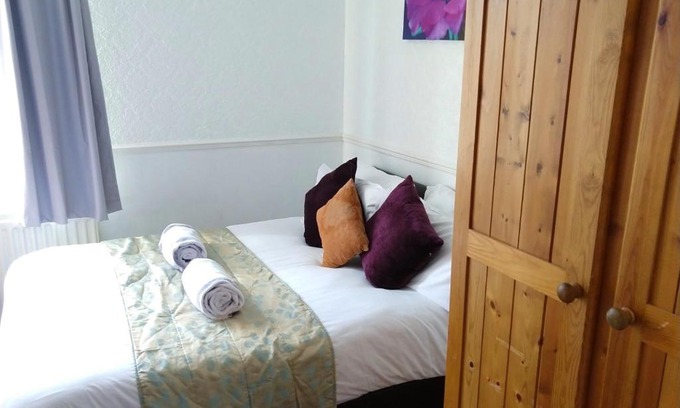Stainburn Casa | Napier Town House - Self Catering - Guesthouse Style - Twin and Double Rooms