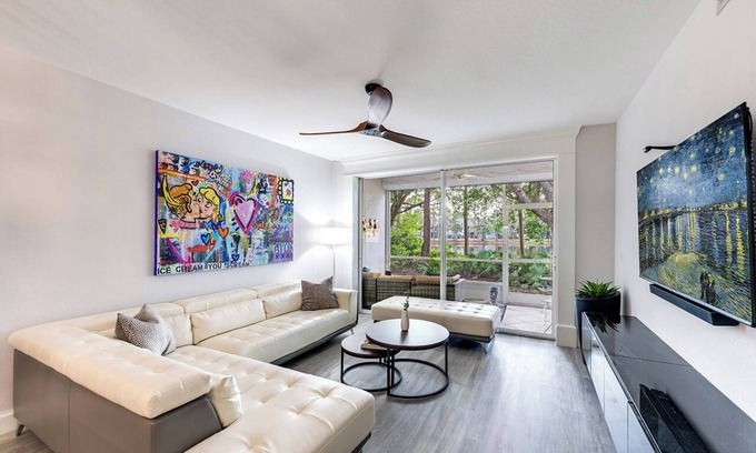 Imperial Golf Estates Condominio | NAPLES 2B/2B IMPERIAL CONDO W/ STYLE & LAKE VIEWS! POOLS! NEAR EVERYTHING! 102