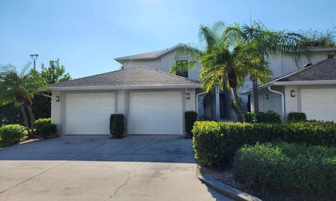 Imperial Golf Estates Condominio | Naples Imperial Golf Condo Overlooking Gomez Tennis Academy