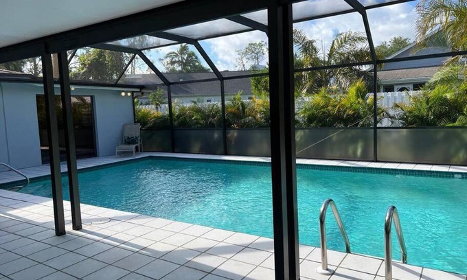 Central Naples Casa | Naples Luxury 4BDR+Den POOL Home