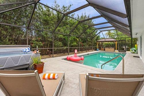 Central Naples Casa | Naples-Resort Style Pool Home