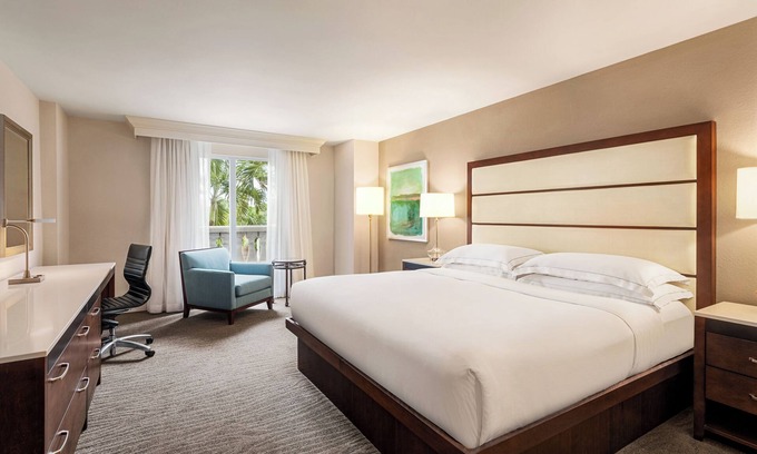 Park Shore Hotel | Naples' Stylish Unit w/ Shuttle to the Beach and Outdoor Pool | Free Parking
