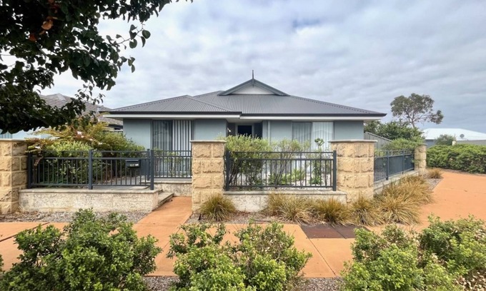 Kealy Casa | Napolean Holiday Retreat
