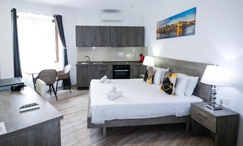 Paceville Casa | Napoli Suites Studios Aparthotel