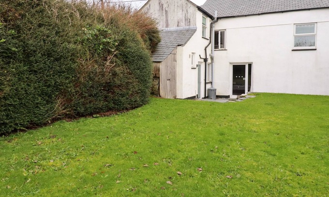 Delabole Cabaña | NARNIA, pet friendly, character holiday cottage in Delabole