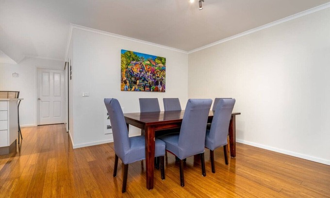 Narrabundah Apartamento | New to VRBO: Spacious 2BR APT Panoramic Views, Central Location