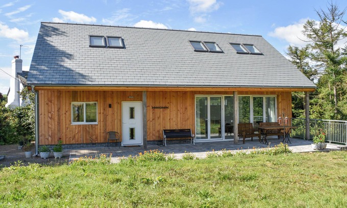 Kingswear Cabaña | NARRACOTT DOWN, pet friendly, with a garden in South Molton