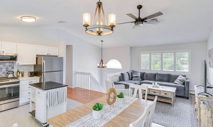 Narragansett Casa | Narragansett Vacation Rental Near River & Beach!